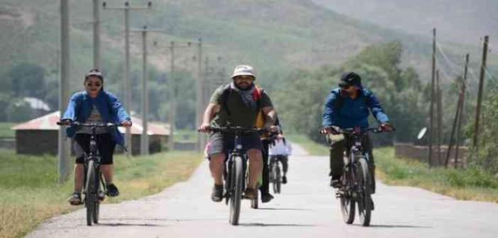 30 kişilik grup 50 kilometre pedal çevirdi