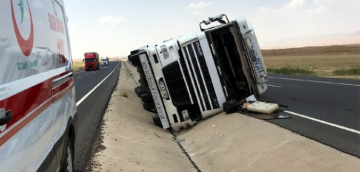 İpek yolu Turgutlu'da tır kaza yaptı, 1 yaralı