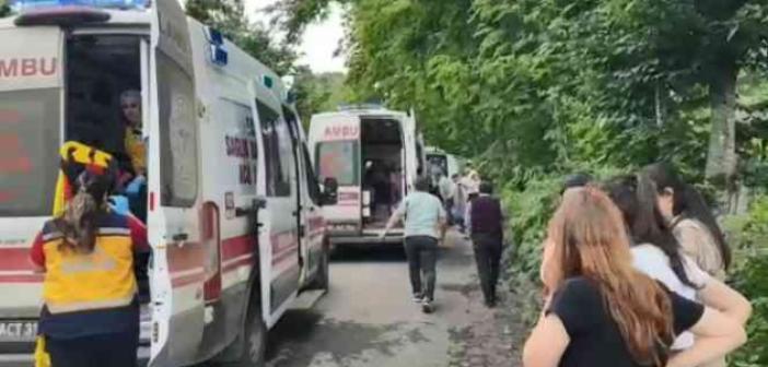 Dekanları taşıyan otobüs kaza yaptı: 1 dekan öldü, 19 yaralı