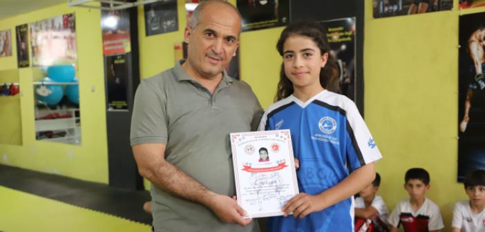 Mazıdağı'nda kick boks kursunu tamamlayan öğrencilere sertifikaları verildi