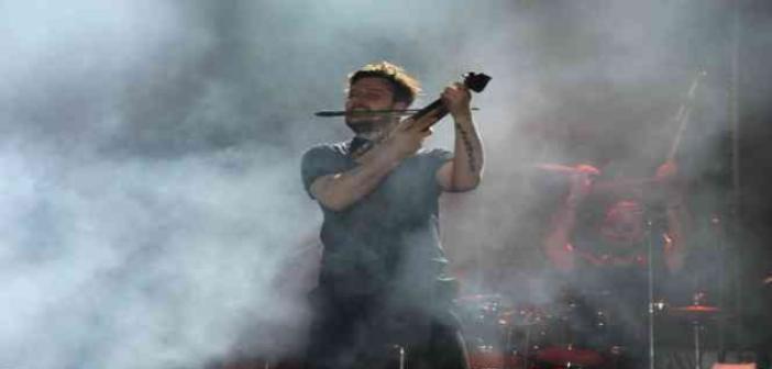 Sevilen sanatçısı Ekin Uzunlar, Zonguldak’ta konser verdi