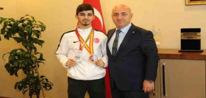 Eray Şamdan Cezayir’de madalya kazandı