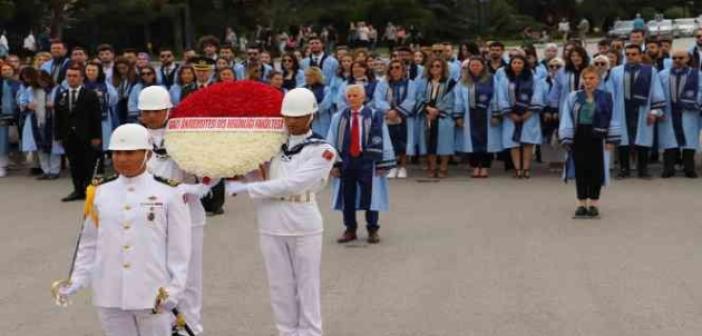 Gazi Üniversitesi Diş Hekimliği Fakültesi’nin mezunları Ata’nın huzurunda