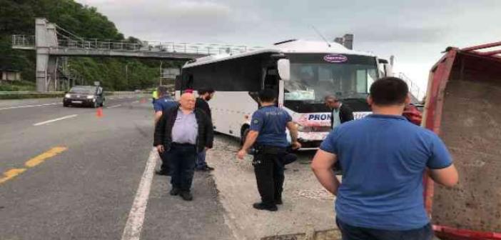 Rize’de tur otobüsü kamyonete çarptı: 1 ağır yaralı