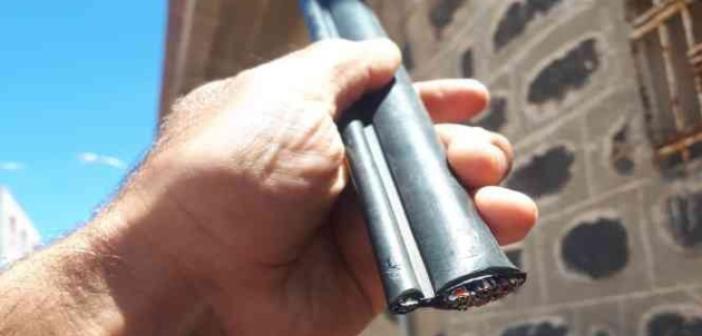 Siverek’te kablo hırsızları mahalle sakinlerini internetsiz bıraktı