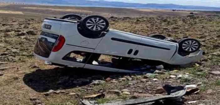 Tunceli’de hafif ticari araç şarampole devrildi: 3 yaralı