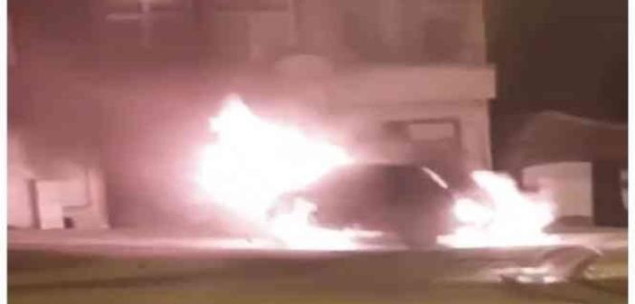 Silivri’de park halindeki otomobil alev alev yandı