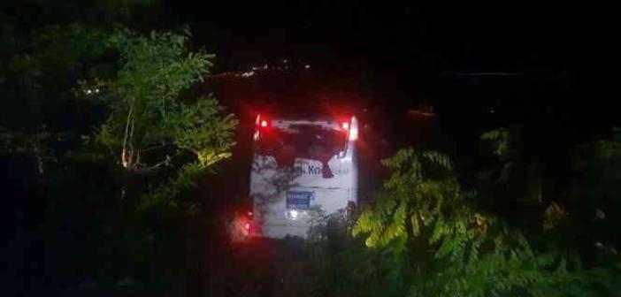 Yolcu otobüsü şarampole yuvarlandı: 1 ölü, 19 yaralı