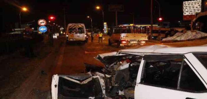 Adana’da otomobil işçi servisine arkadan çarptı: 6 yaralı