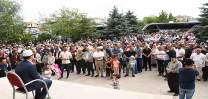 Başkan Dinçer hacı adaylarını kutsal topraklara uğurladı