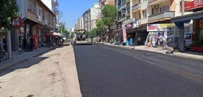 Akhisar’da sıcak asfalt çalışmaları hızlandı