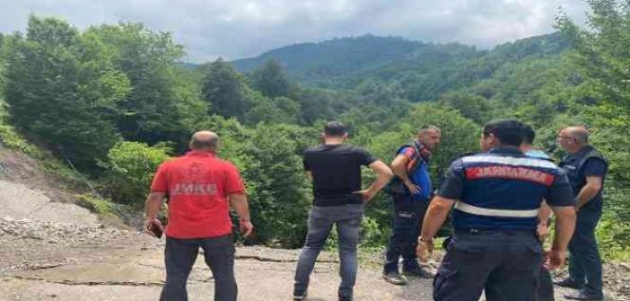 Selde yolları çöken köye dağ yollarından ulaştılar