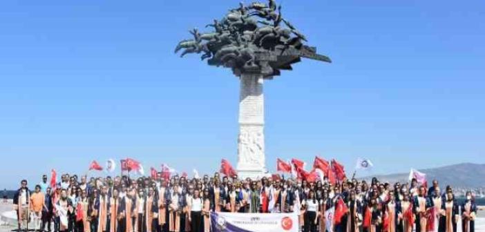İzmir Demokrasi Üniversitesi’nden ’Demokrasi Yürüyüşü’