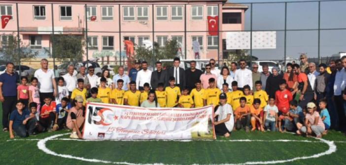 Derik’te Yamaç Paraşütü ve Dostluk Maçı Yapıldı