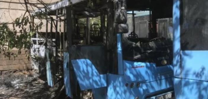 Park halindeki midibüs yandı