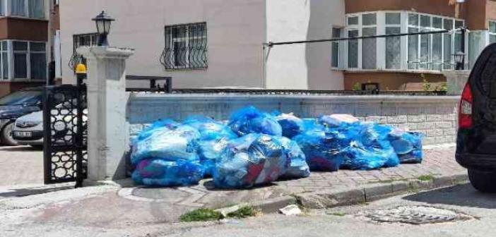 Kaldırımlardaki çöp poşetleri ve inşaat atıkları dikkat çekiyor