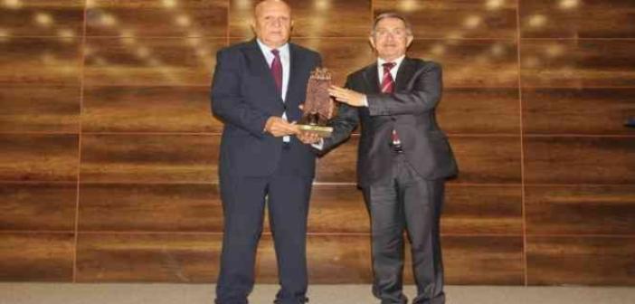 TÜRKSAV 24. Uluslararası Türk Dünyasına Hizmet Ödülleri Bayburt’ta sahiplerini buldu