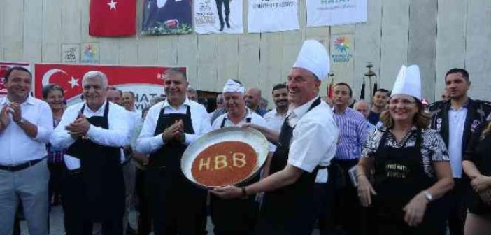 Hatay’da 83 metre uzunluğundaki künefe dakikalar içerisinde tükendi
