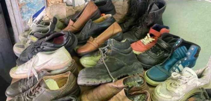 20 yıldır kullanılmayan ayakkabıları tamir edip tekrar satıyor