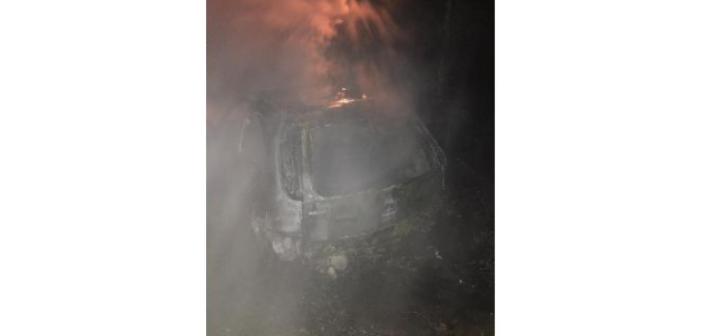 Gaz pedalı takılı kalan araç, alev alev yandı