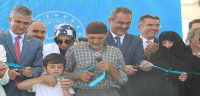 Bakan Mahmut Özer: “2022-2023 yılı Erzurum’da eğitim yatırımı 1 milyar liranın üzerinde olacak”