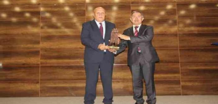 TÜRKSAV’dan Başkan Pekmezci’ye “Türk Dünyası’na Hizmet” ödülü