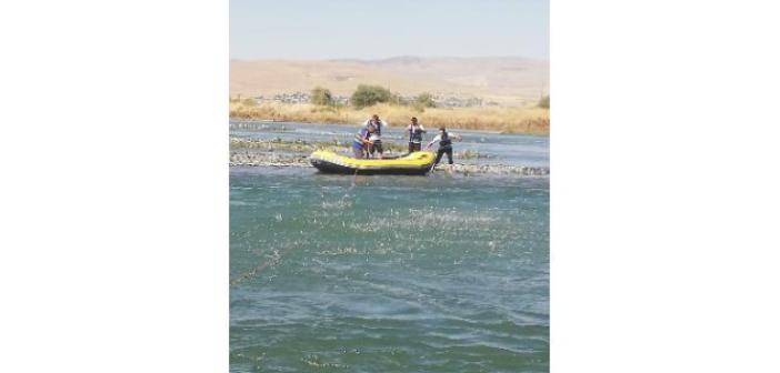 Murat Nehri’nde mahsur kalan 2 kişiyi AFAD kurtardı