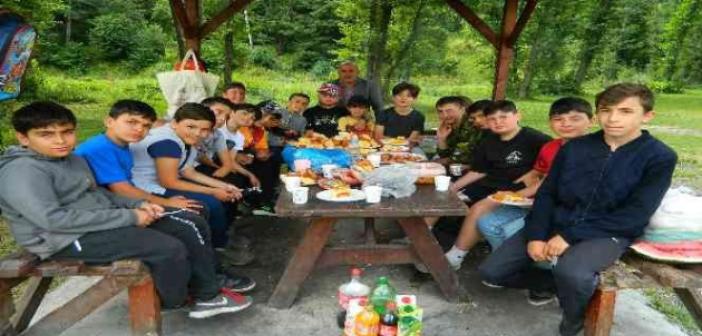 Yaz Kuran kursu öğrencilerine piknik ziyafeti