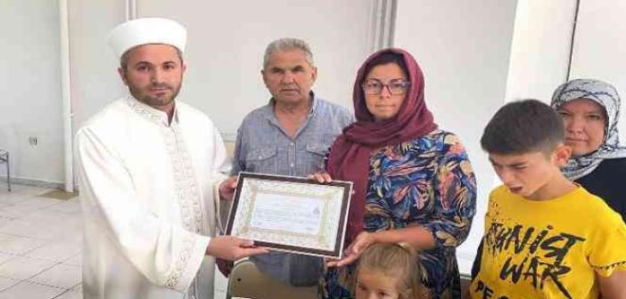 Boşandığı eşinin ardından çocuklarıyla birlikte Türkiye gelip İslam’ı seçti