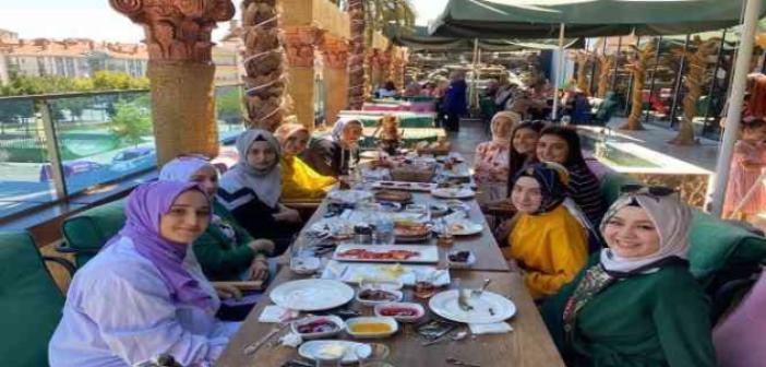 Pursaklar Belediyesinden kursiyerlere tanışma ve kaynaşma yemeği
