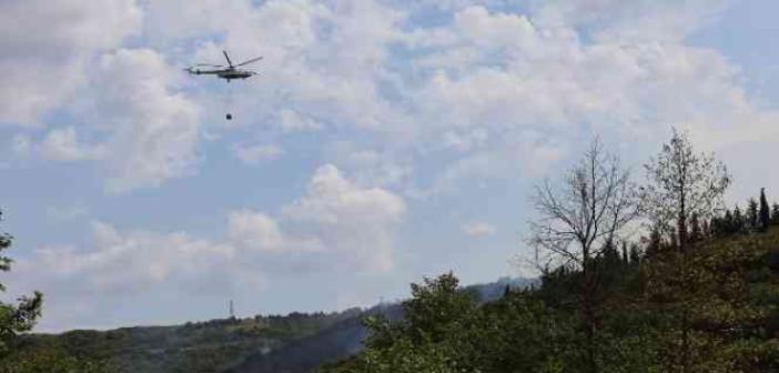 Kocaeli’de orman yangınına helikopterle müdahale sürüyor