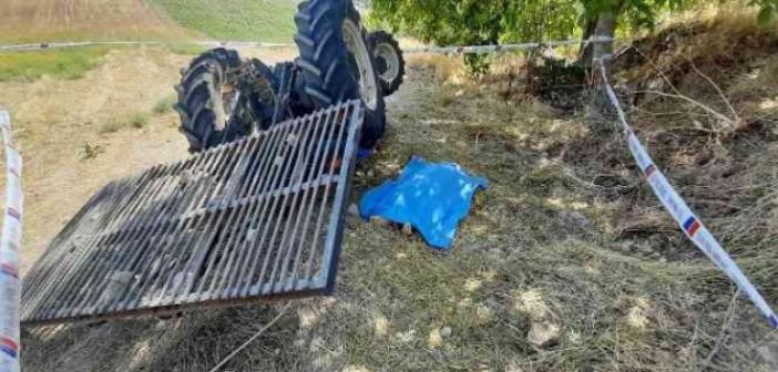 Soma’da traktörün altında kalan sürücü hayatını kaybetti