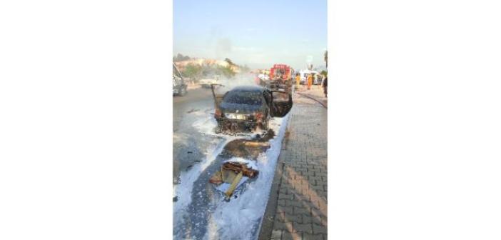 Fethiye’de seyir halindeki otomobil alev alev yandı