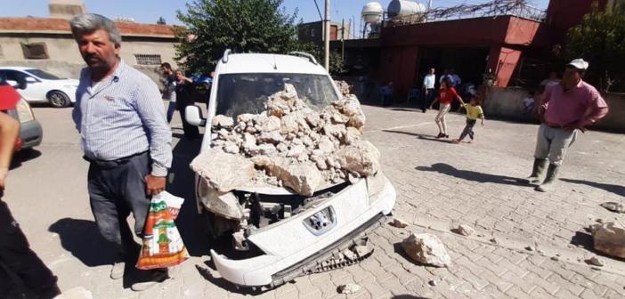 Mardin'de çöken istinat duvarı 3 araca zarar verdi