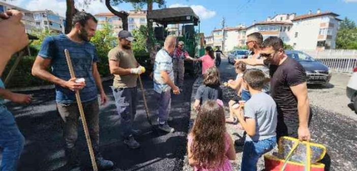 Safranbolu’da çocuklardan belediye işçilerine dondurma sürprizi
