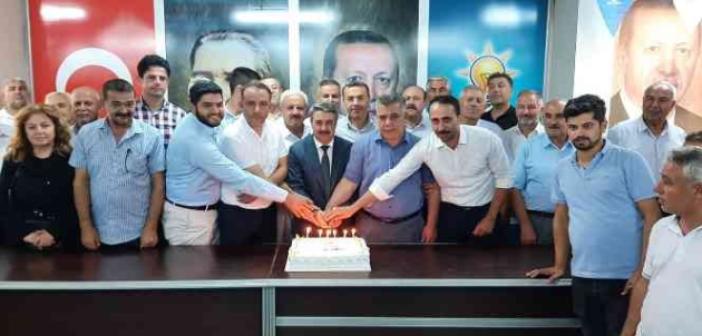 AK Parti’nin 21. yıl pastası kesildi
