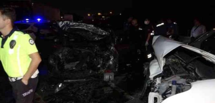 Sancaktepe’de iki araç kafa kafaya çarpıştı: 4 yaralı