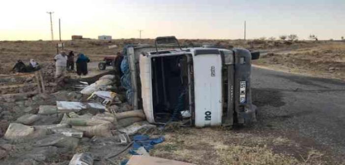 Tunceli’de kamyon yan yattı: 1 yaralı