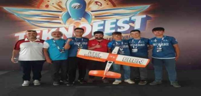 “İyi Ki Varsın Eren Takımı” Liselerarası İnsansız Hava Araçları Yarışması’nda Türkiye üçüncüsü oldu