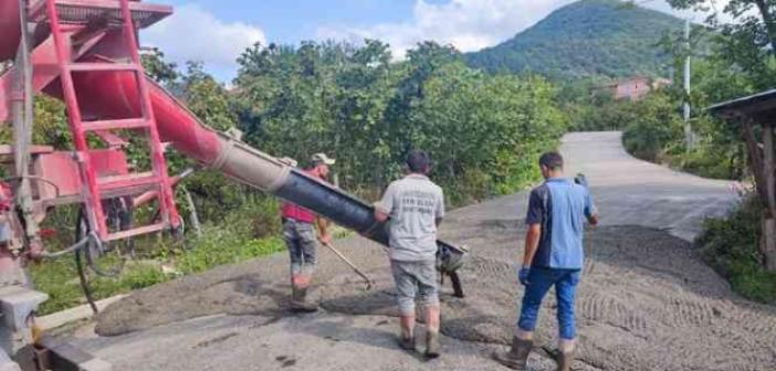 Ünye’de beton yol çalışmaları sürüyor