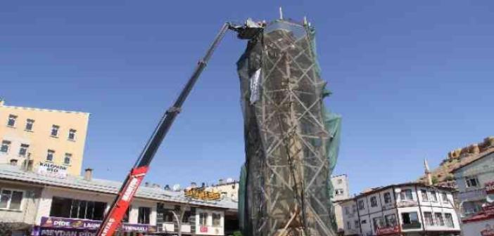 Bayburt’un simgelerinden Tarihi Saat Kulesinin restorasyonu devam ediyor