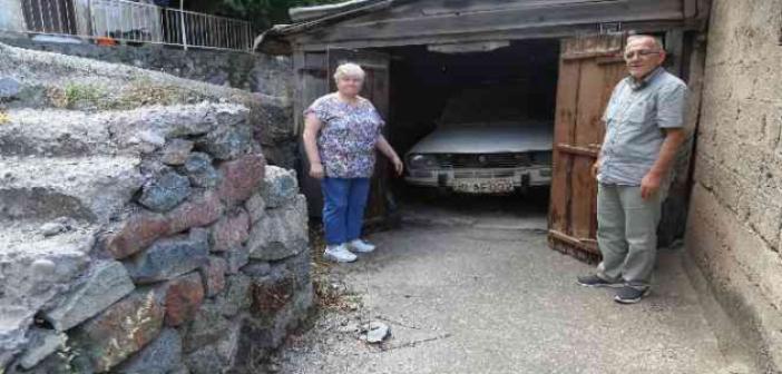 Eşinin hatırası otomobili 36 yıl garajda sakladı