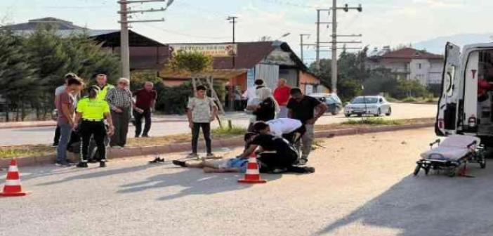 Burdur’da motosiklet refüje çarptı: 1’i ağır 2 yaralı