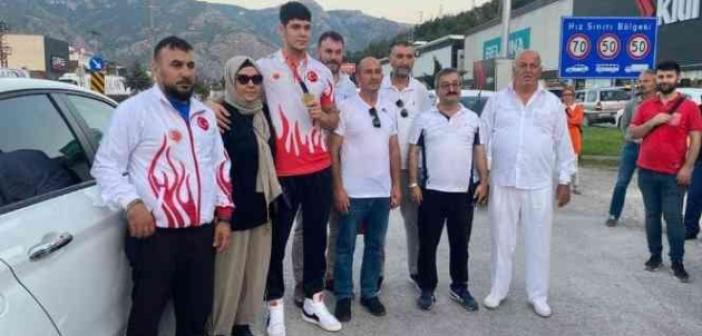 Dünya şampiyonu Osman Furkan Karakaya, Amasya’da coşkuyla karşılandı