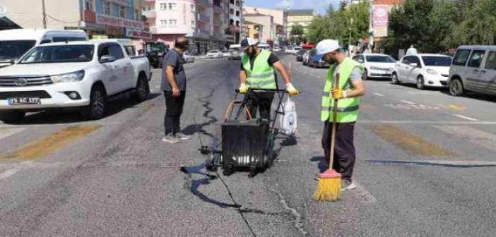 Belediyenin asfalt yama çalışmaları devam ediyor
