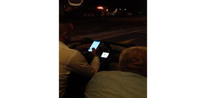 Cep telefonuyla mesajlaşan otobüs şoförü yolcuların canını hiçe saydı