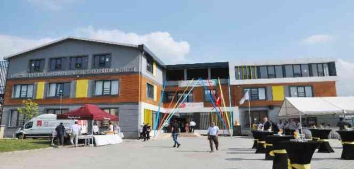 Eğitim Merkezi açılışına katılan Hisarcıklıoğlu Karacabey’de okul sözü verdi