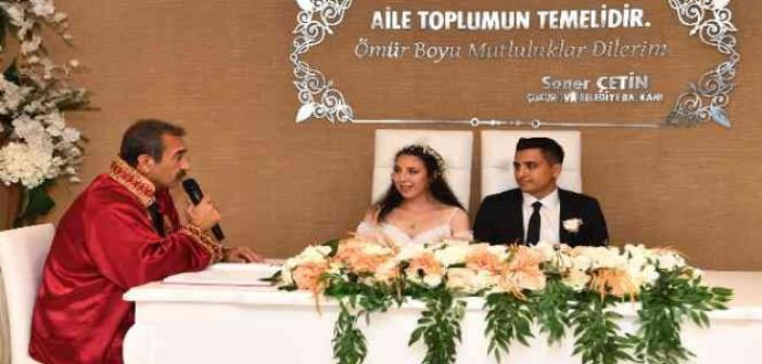 Başkan Çetin’den genç çifte sürpriz