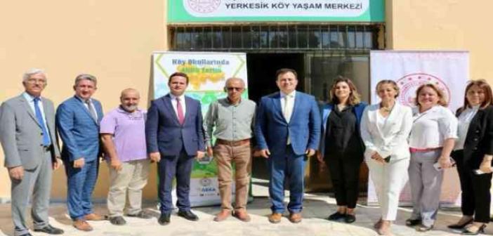 MEB İnşaat ve Emlak Genel Müdürü Gür, Muğla’da okulları ziyaret edip şampiyonları tebrik etti