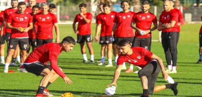 Samsunspor’da 10 futbolcu henüz forma giyemedi